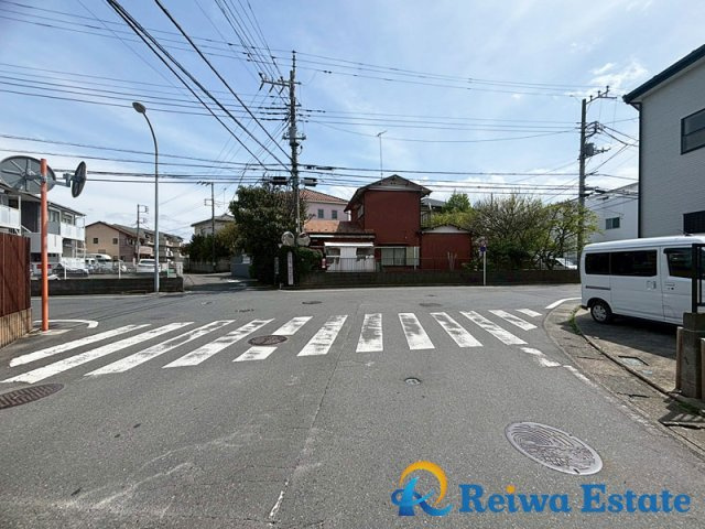中古戸建　茅ヶ崎市室田2丁目の前面道路含む現地写真