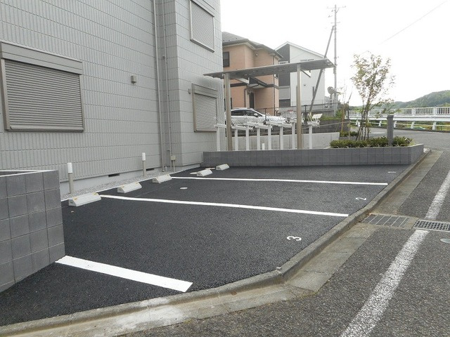 ＫＩＮＥＹＡの駐車場