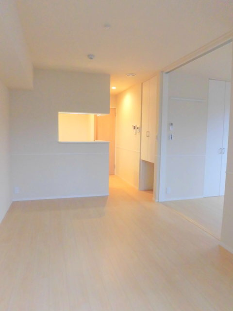 ＫＩＮＥＹＡの洋室|人気のカウンターキッチン