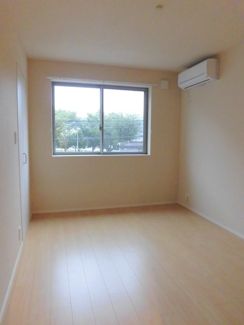 ＫＩＮＥＹＡの居間・リビング|エアコンつき