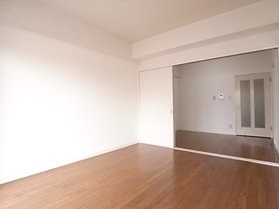 【洋室】 | ライトコア前原 | 広々とした洋室です