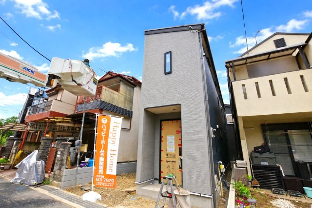 リーブルガーデン食満6丁目新築一戸建て│2SLDK+駐車1台可の外観|閑静な住宅地の限定1区画分譲地です。只今現地説明会開催中ですので建築中の様子をご覧いただけます。見学をご希望の方はお気軽にお問い合わせ下さい。