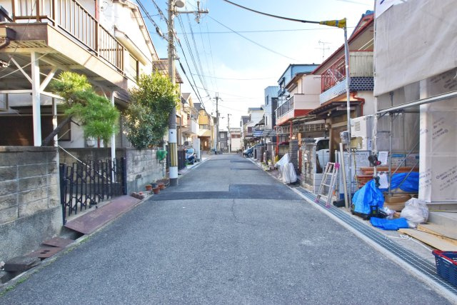 リーブルガーデン食満6丁目新築一戸建て│2SLDK+駐車1台可の前面道路含む現地写真|前面道路：幅員5.7ｍ