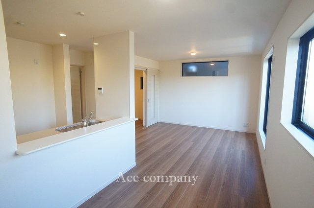 【居間・リビング】 | 東大阪市大蓮北4丁目　【4号棟/全5棟】 | 【LDK：16帖】
