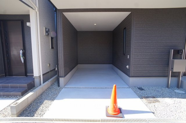 【駐車場】 | 東大阪市大蓮北4丁目　【4号棟/全5棟】 | 玄関人感センサー照明付き☆TVモニターホン完備です☆