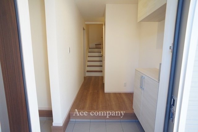 【玄関】 | 東大阪市大蓮北4丁目　【4号棟/全5棟】 | シューズボックス付きです♪