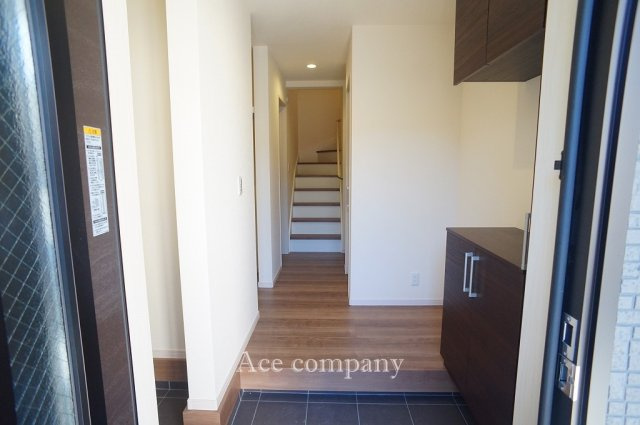 【玄関】 | 東大阪市大蓮北4丁目　【3号棟/全5棟】 | シューズボックス付きです♪