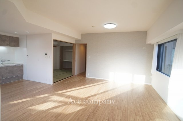 【居間・リビング】 | ラフェスト天王寺東 | 【LDK：広々約20.4帖！】