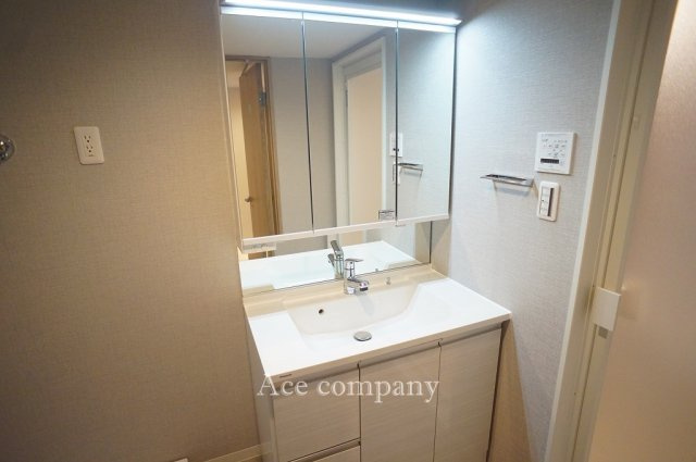 【独立洗面台】 | ラフェスト天王寺東 | ワイドミラーの洗面台新調です☆