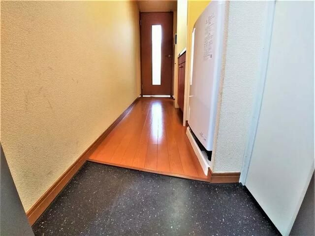 レオパレスウインドワードの玄関