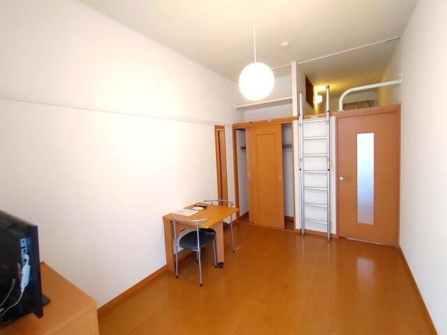 レオパレスウインドワードの居間・リビング