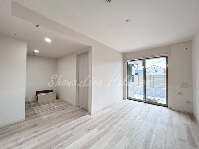 厚木市下荻野のアパートの居間・リビング|同施工物件