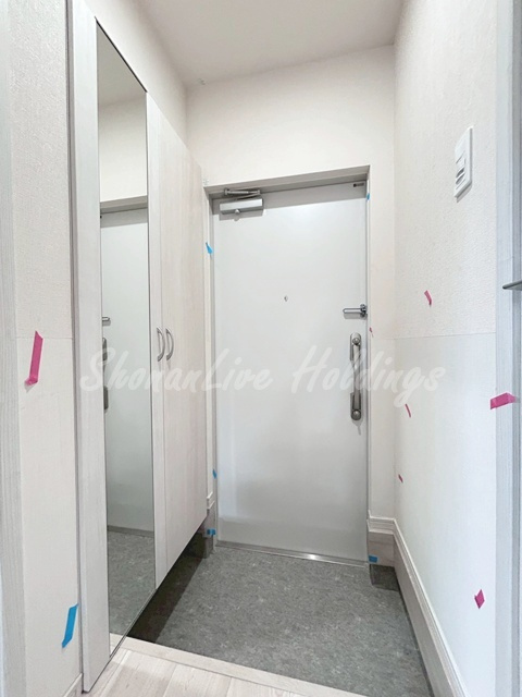 厚木市下荻野のアパートの玄関|同施工物件