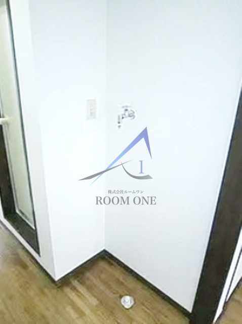 コーポさくらの設備|洗濯機置き場です。