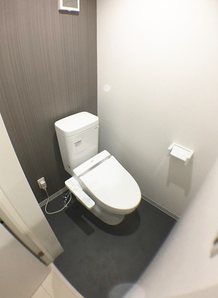 Ｐｉｎｏｆｉｏｒｅ　Ｅｒｂａのトイレ|落ち着いた色調のトイレです