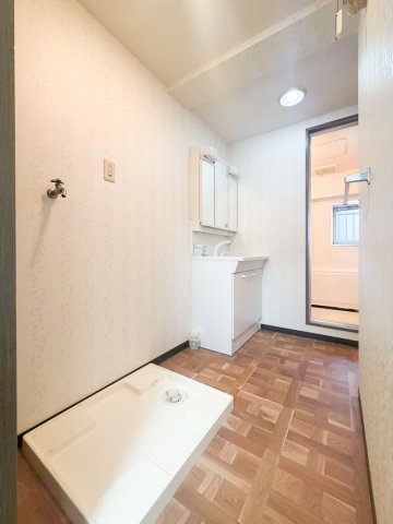 スペリアシティ名南アネックス1の洗面所|室内洗濯機置き場です