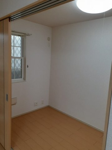 ジュネス桃山の内装|明るい色調の室内です