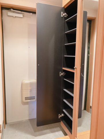 アピエ黄金の玄関|収納もある玄関です
