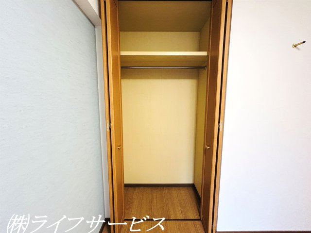 【収納】 | モンセーヌ加島ヴィルコート | 玄関東側洋室/クローゼット有