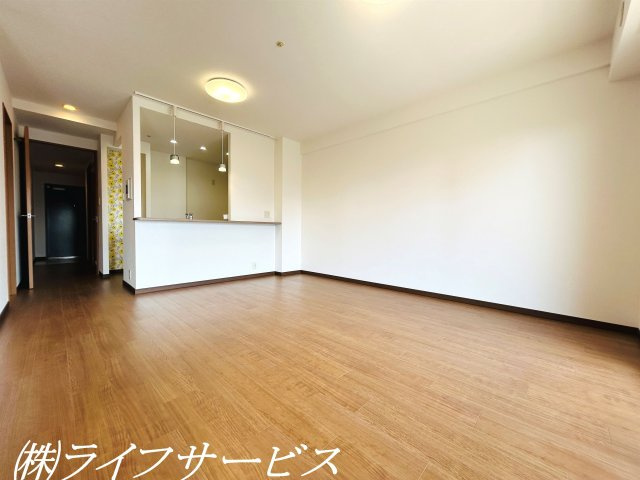【居間・リビング】 | モンセーヌ加島ヴィルコート | 南西向きにつき陽当り良好！室内リフォーム済！すぐにお住まい頂けます！