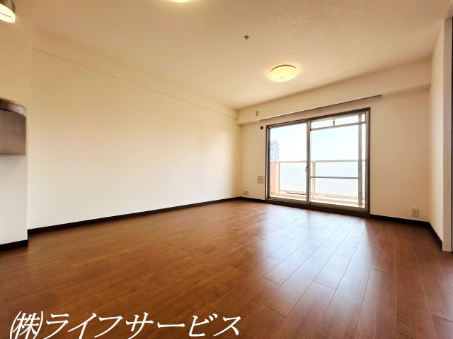 【居間・リビング】 | モンセーヌ加島ヴィルコート | 南西向きにつき陽当り良好！室内リフォーム済！すぐにお住まい頂けます！