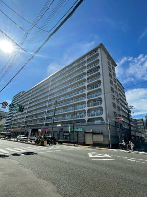 【外観】 | 日商岩井京橋ハイツ | 駅徒歩8分・リフォーム済み2LDK+S！バルコニーからは公園が望めます