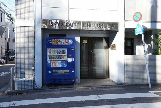 スカイコート新宿第５のエントランス
