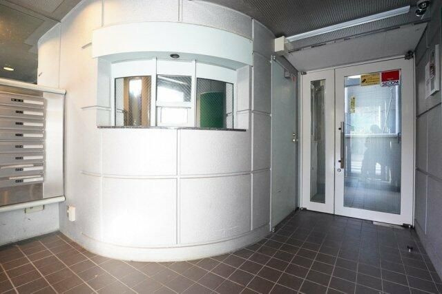 スカイコート新宿第５のエントランス