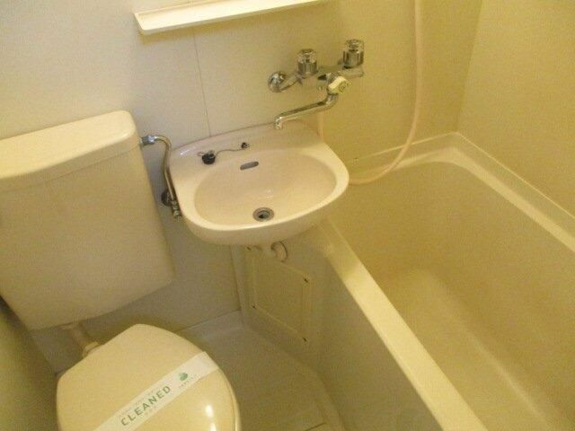 スカイコート新宿第５の浴室