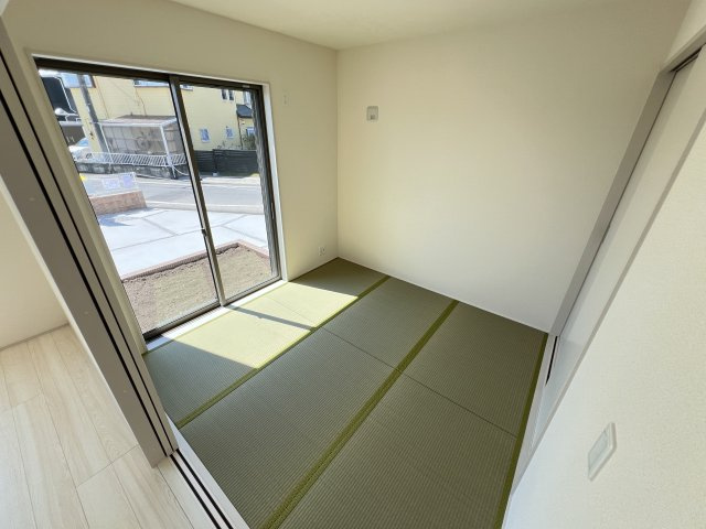 新築　安中市板鼻　Livele Garden.S　１号棟の和室|　リビング隣の和室はお子様の遊び部屋としてもちょうどいいですね♪							
