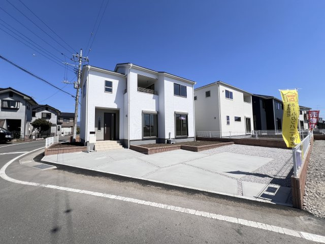 新築　安中市板鼻　Livele Garden.S　１号棟の前面道路含む現地写真|北側接道幅員約7.9ｍ　西側接道幅員約4.9ｍ　西北側接道幅員約5ｍ