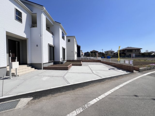 新築　安中市板鼻　Livele Garden.S　１号棟の駐車場|　駐車スペースは並列2台分可能です！
