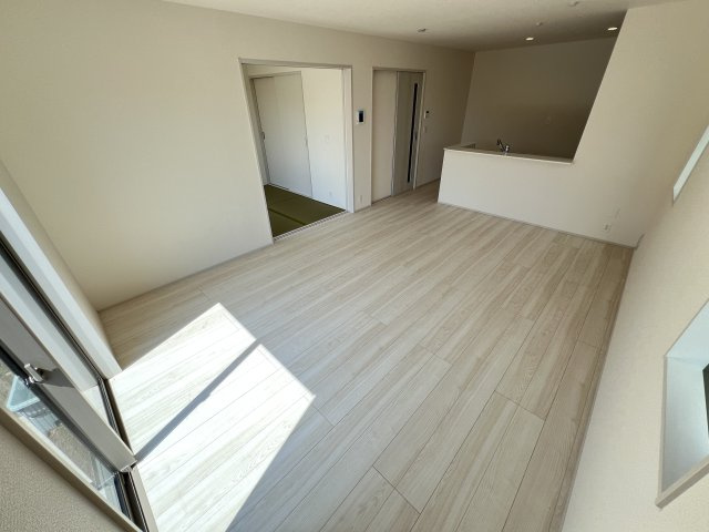 新築　安中市板鼻　Livele Garden.S　１号棟の居間・リビング|　家族の会話が弾む対面キッチン。お子様の様子も確認できて安心ですね。
