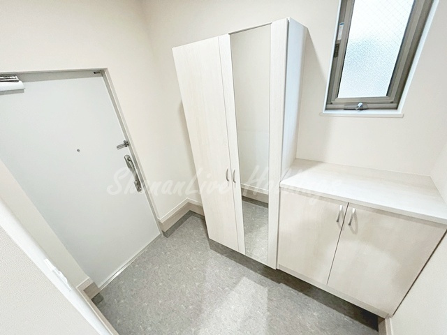 厚木市下荻野のアパートの玄関|同施工物件