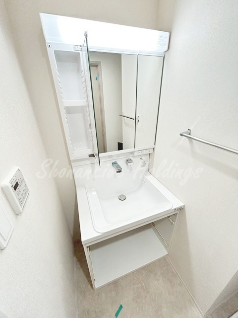 厚木市下荻野のアパートの洗面所|※同施工