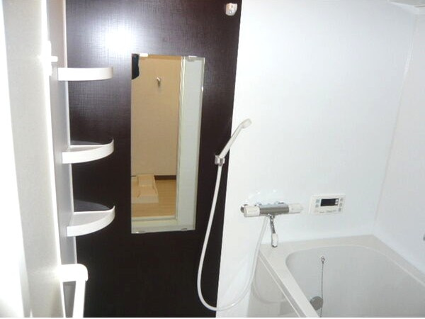 クロックタワー植田の浴室