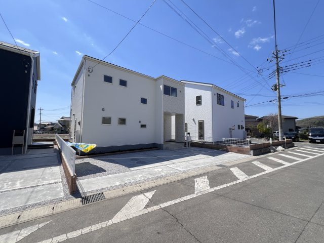 新築　安中市板鼻　Livele Garden.S　2号棟の前面道路含む現地写真|北側接道幅員約7.9ｍ