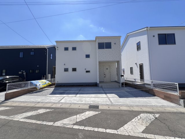 新築　安中市板鼻　Livele Garden.S　2号棟の駐車場|　駐車スペースは並列2台分可能です！
