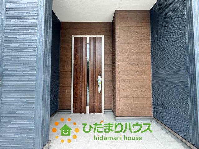 白岡市白岡8期　新築一戸建て　02　リーブルガーデンの玄関