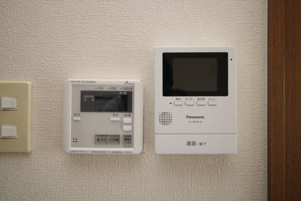 淀コーポIIIの設備|給湯器リモコン（自動湯はり・おいだき）、モニターホン