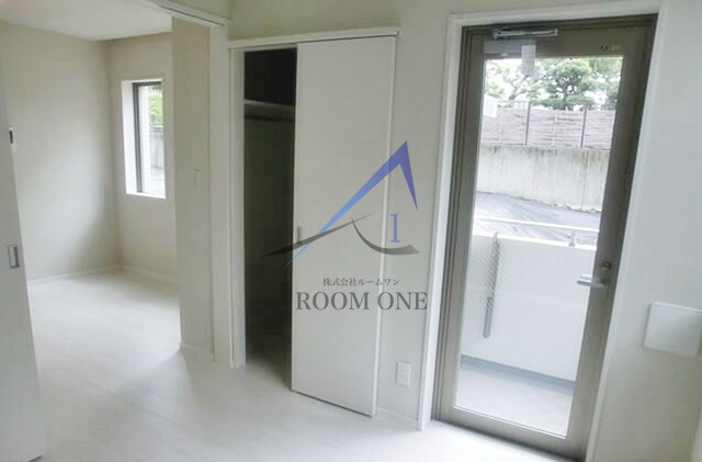 ＡＶＥＮＩＲ　ＤＡＩＺＡＷＡ（アヴェニール代沢）の居間・リビング|洋室のお部屋です。