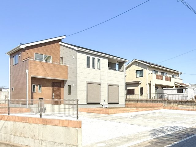 【新築戸建】第9富士見町原之郷　の外観|■外観｜陽だまりのリビング、家事らくキッチンのお家、ついに完成！永く住むほどに愛着を深める、味わい豊かなデザインです。完成したばかりの新築を、一度ご覧になってみませんか？