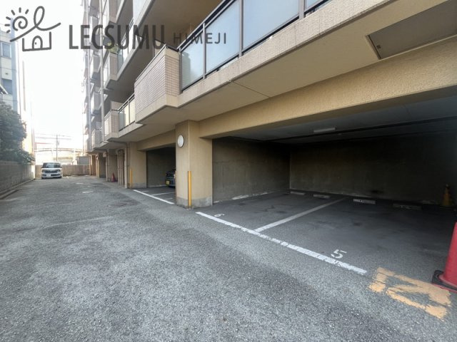 セントラルメゾン夢前川の駐車場