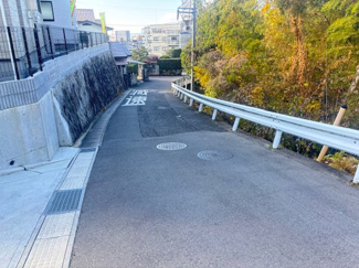 【前面道路含む現地写真】