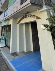 【エントランス】 | メゾンナカムラ | 清潔なエントランスです