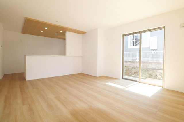 郡山市安積４丁目　　　１号棟　　　安積第３小学校、安積第２中学区の居間・リビング