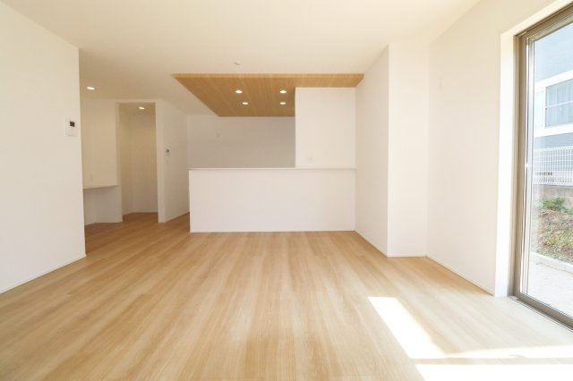 郡山市安積４丁目　　　１号棟　　　安積第３小学校、安積第２中学区の居間・リビング