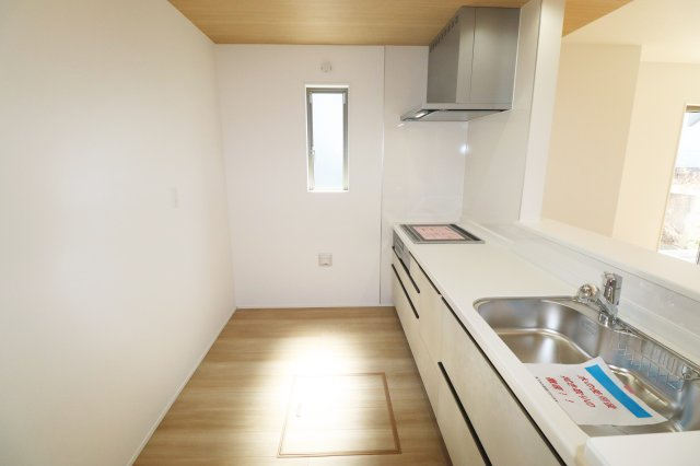 郡山市安積４丁目　　　１号棟　　　安積第３小学校、安積第２中学区のキッチン