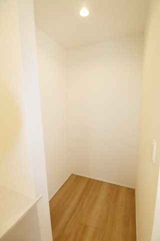 郡山市安積４丁目　　　１号棟　　　安積第３小学校、安積第２中学区の収納|キッチン横パントリー♪