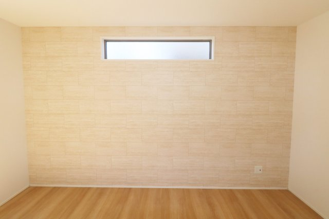 郡山市安積４丁目　　　１号棟　　　安積第３小学校、安積第２中学区の居間・リビング|アクセントクロス♪